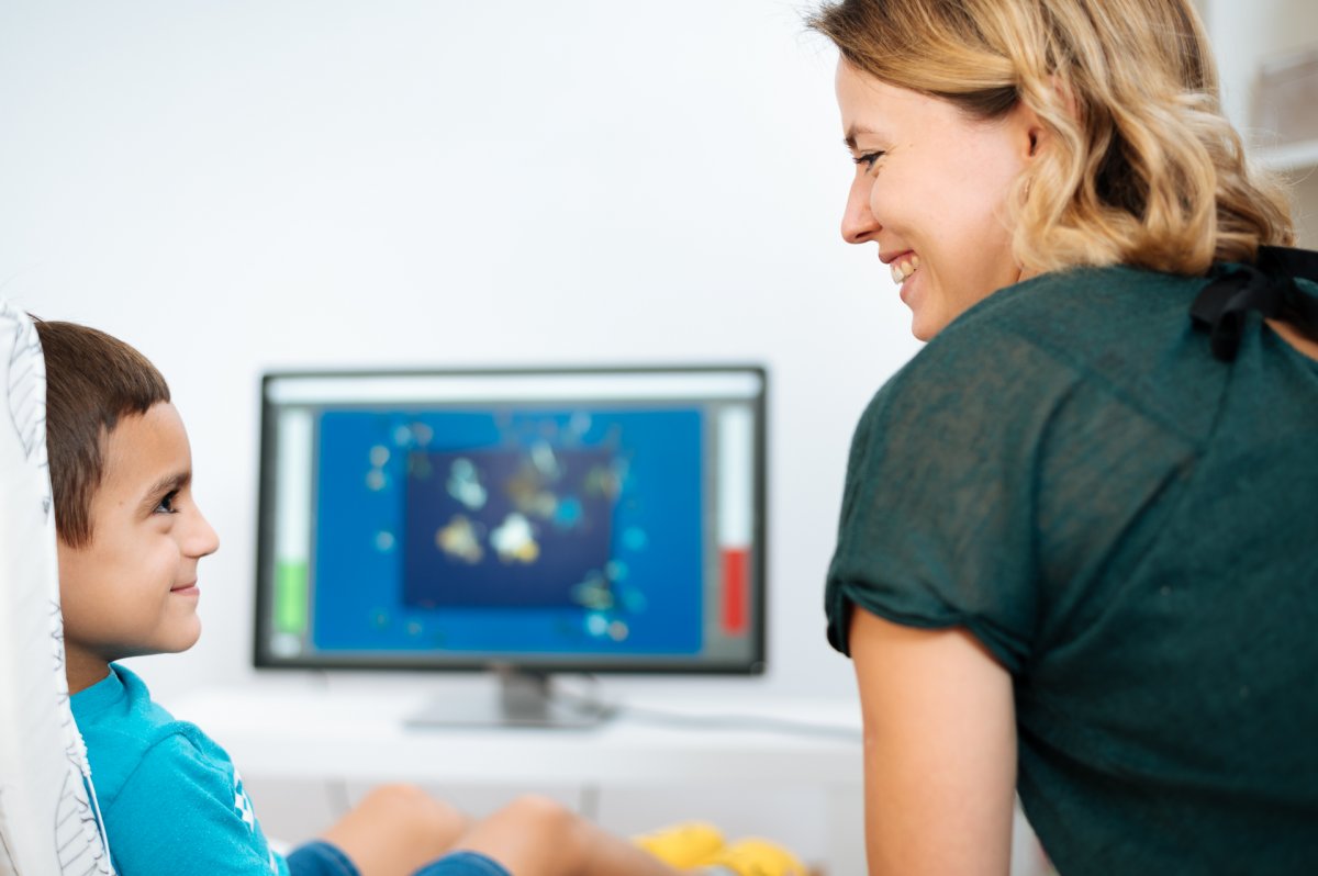 Dijete na neurofeedback treningu